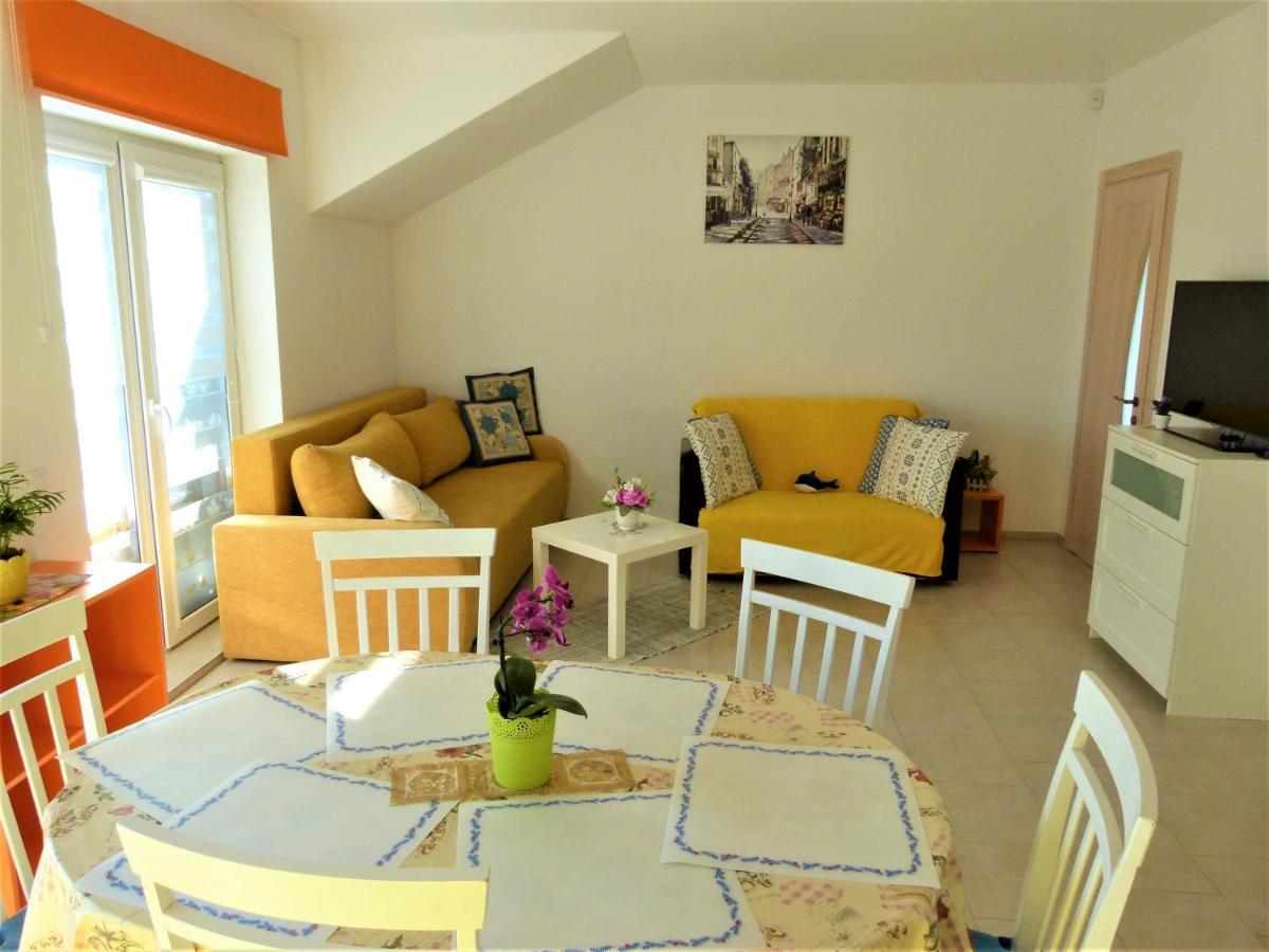 Geltoni Apartamentai พาลังกา ภายนอก รูปภาพ